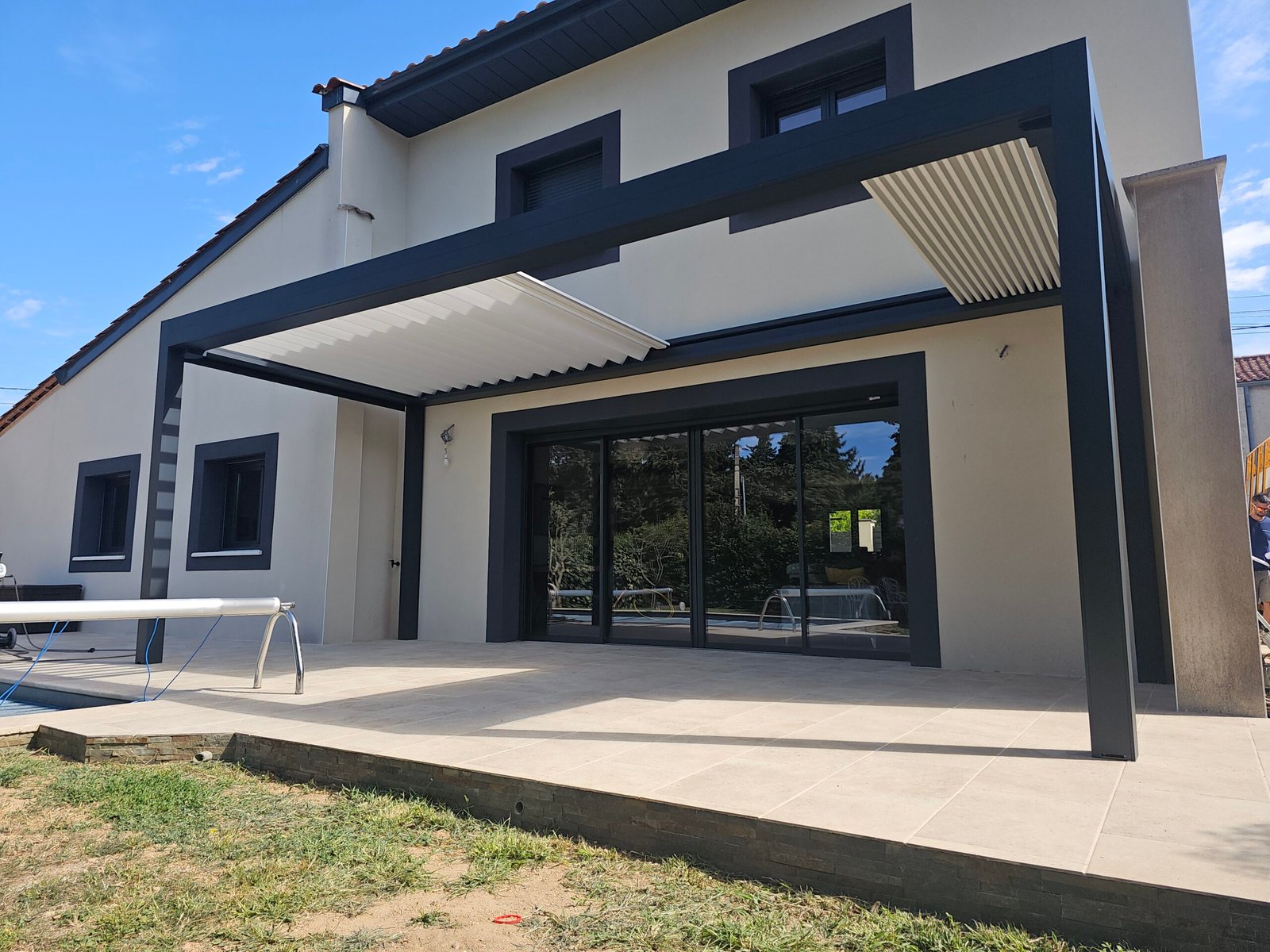Pergola Bioclimatique noire Menuiseries Garcin Pergola Bioclimatique noire Menuiseries Garcin